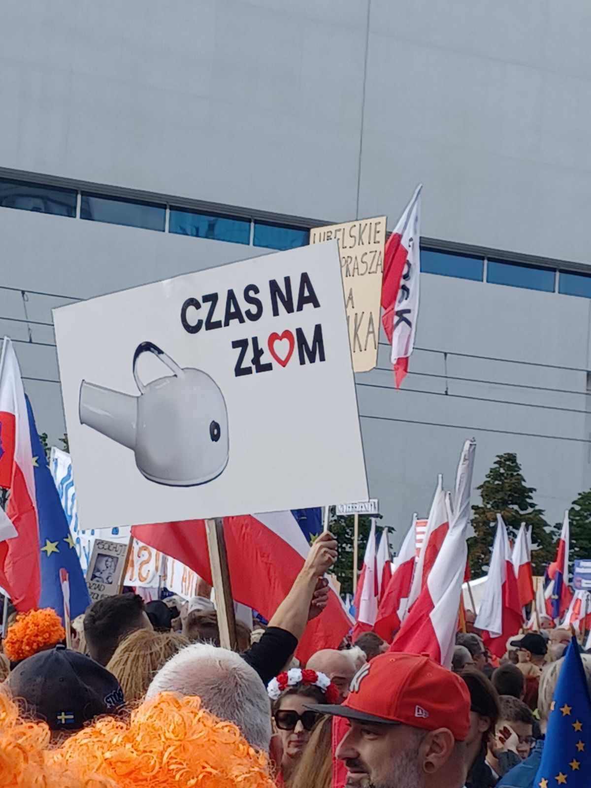 ПиС недооценивает явку марша Туска. ТВП пропаганда