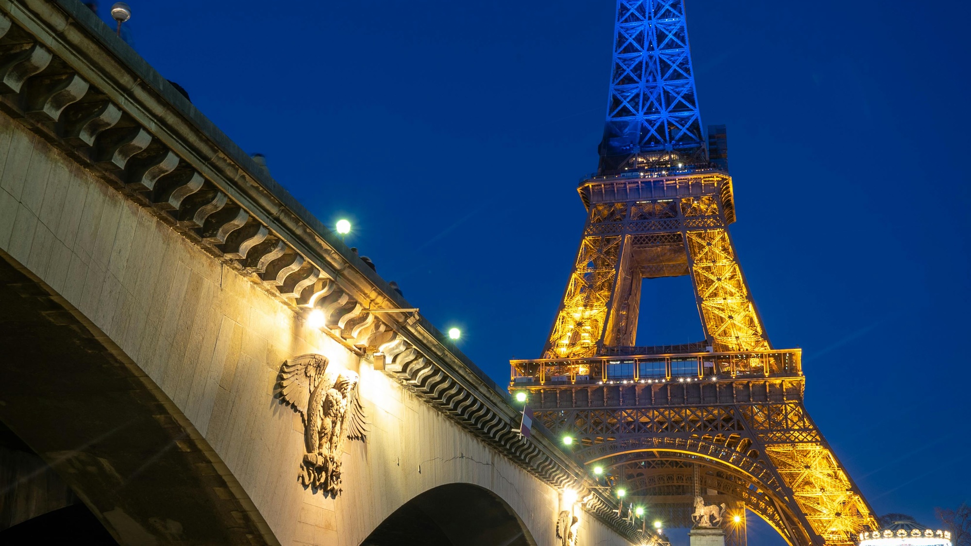 Symbol Paryża. Panna Eiffel ma urodziny