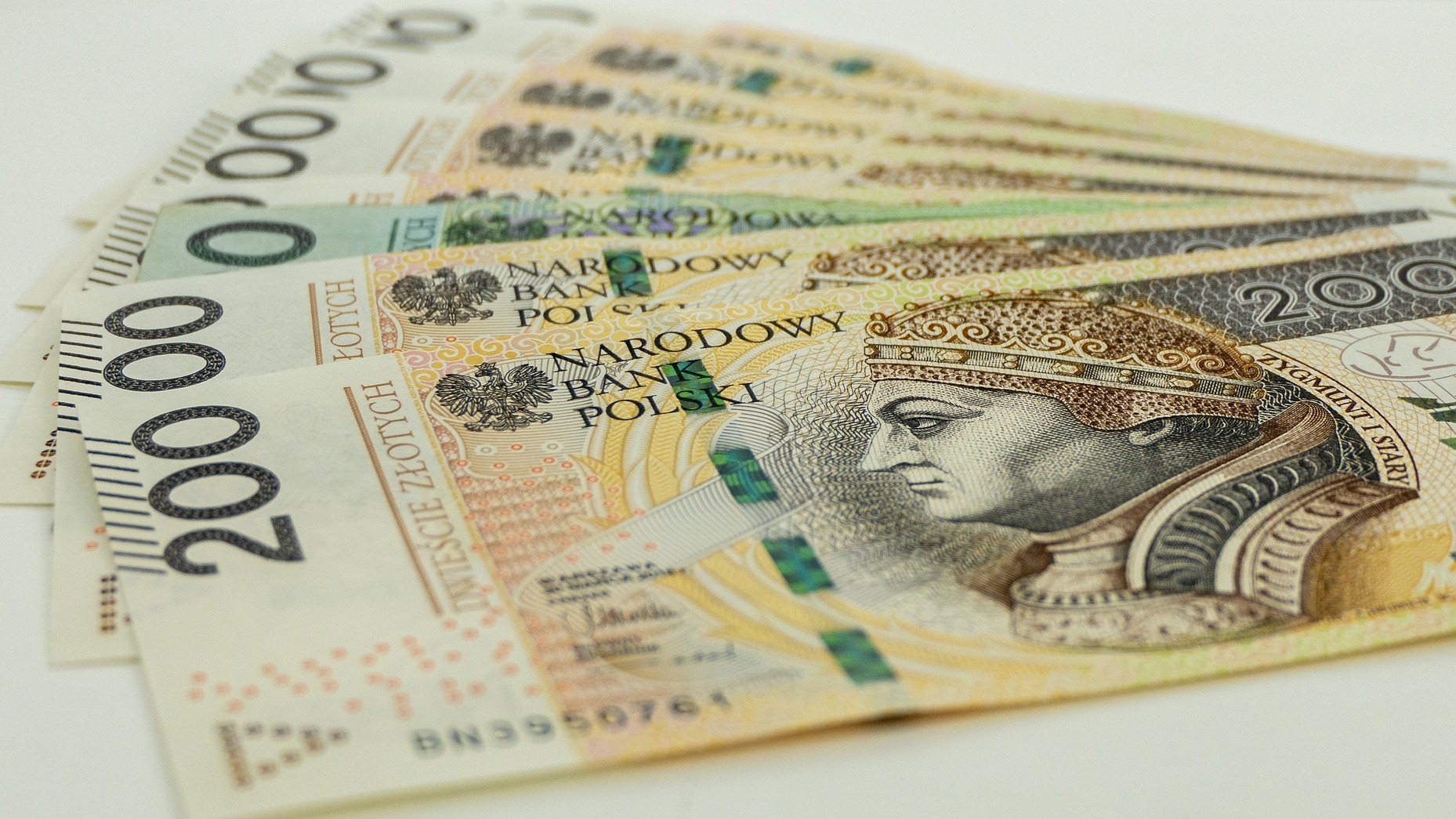 Młodzi Polacy potrafią oszczędzać? Część wskazuje pokaźne kwoty