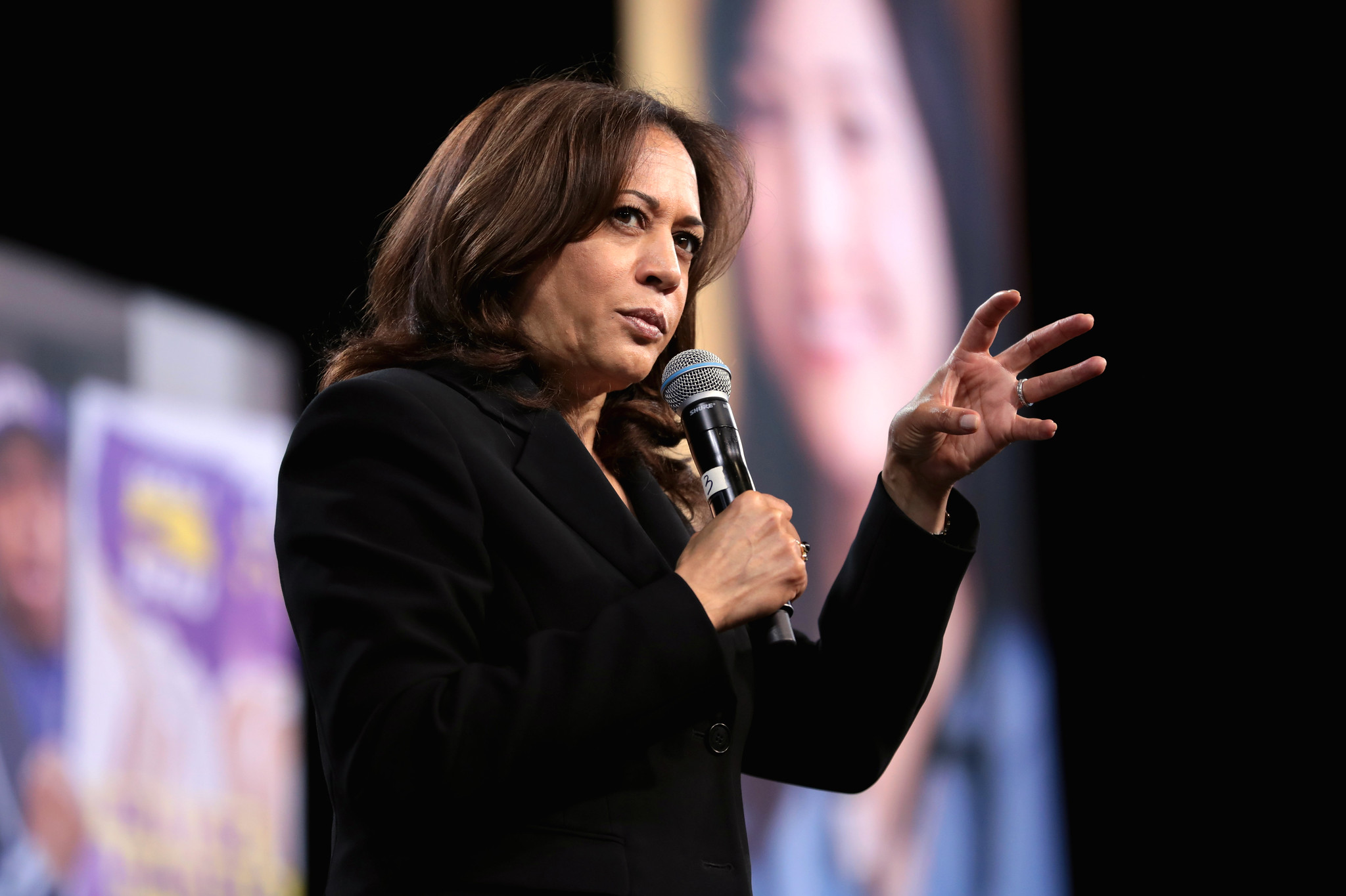 Kamala Harris on &#39;dark times ahead&#39;