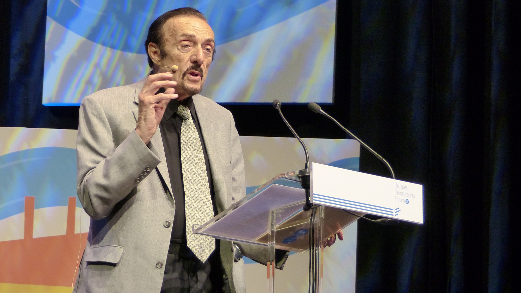 Eksperyment Zimbardo. Mówił o społeczeństwie czy o samym jego autorze?