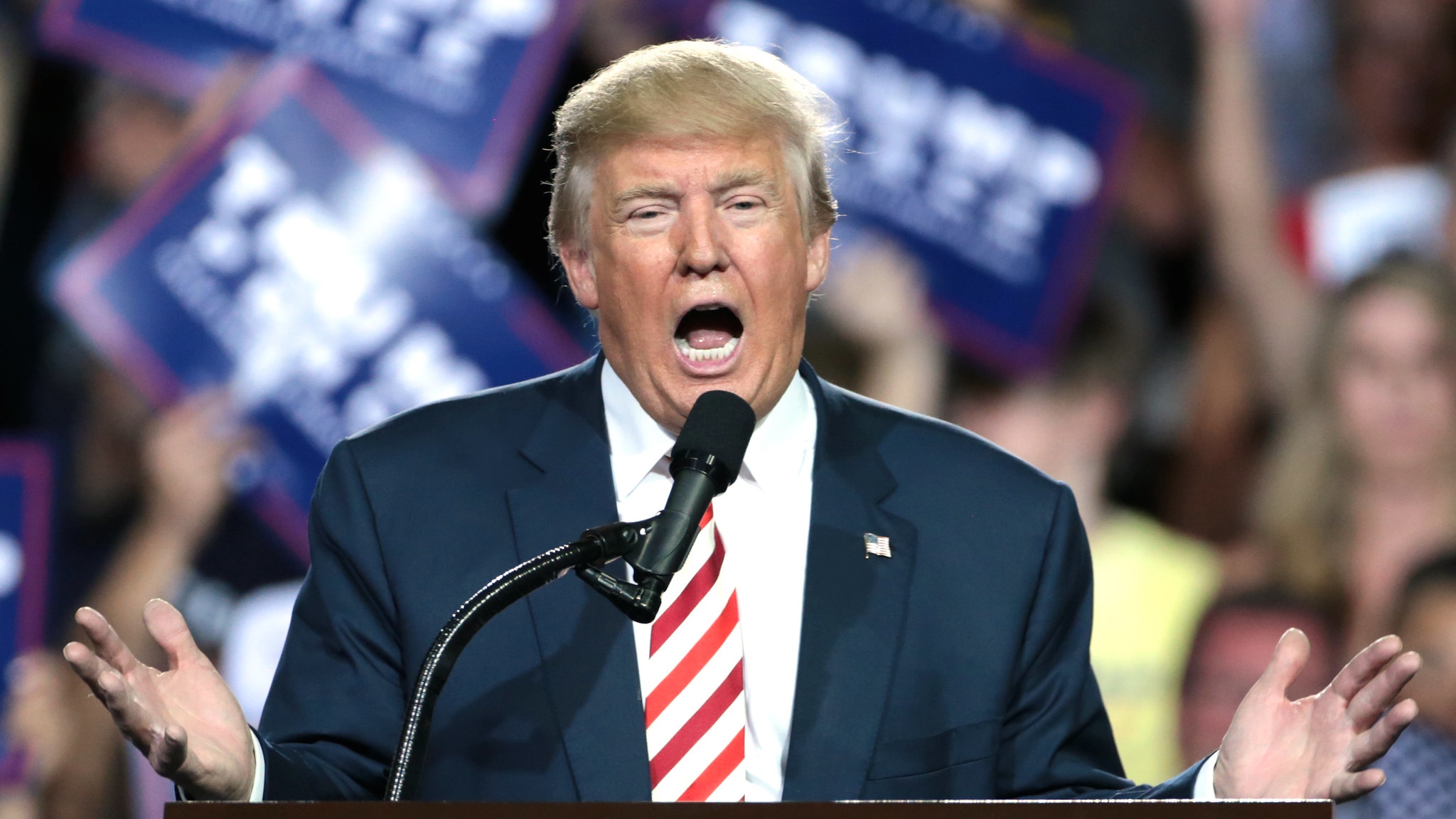 Trump straszy dodatkowymi cłami w odpowiedzi na europejskie przepisy cyfrowe