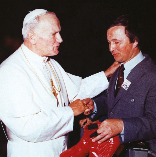 Zakład z historią. Robił buty dla Jana Pawła II i prezydenta