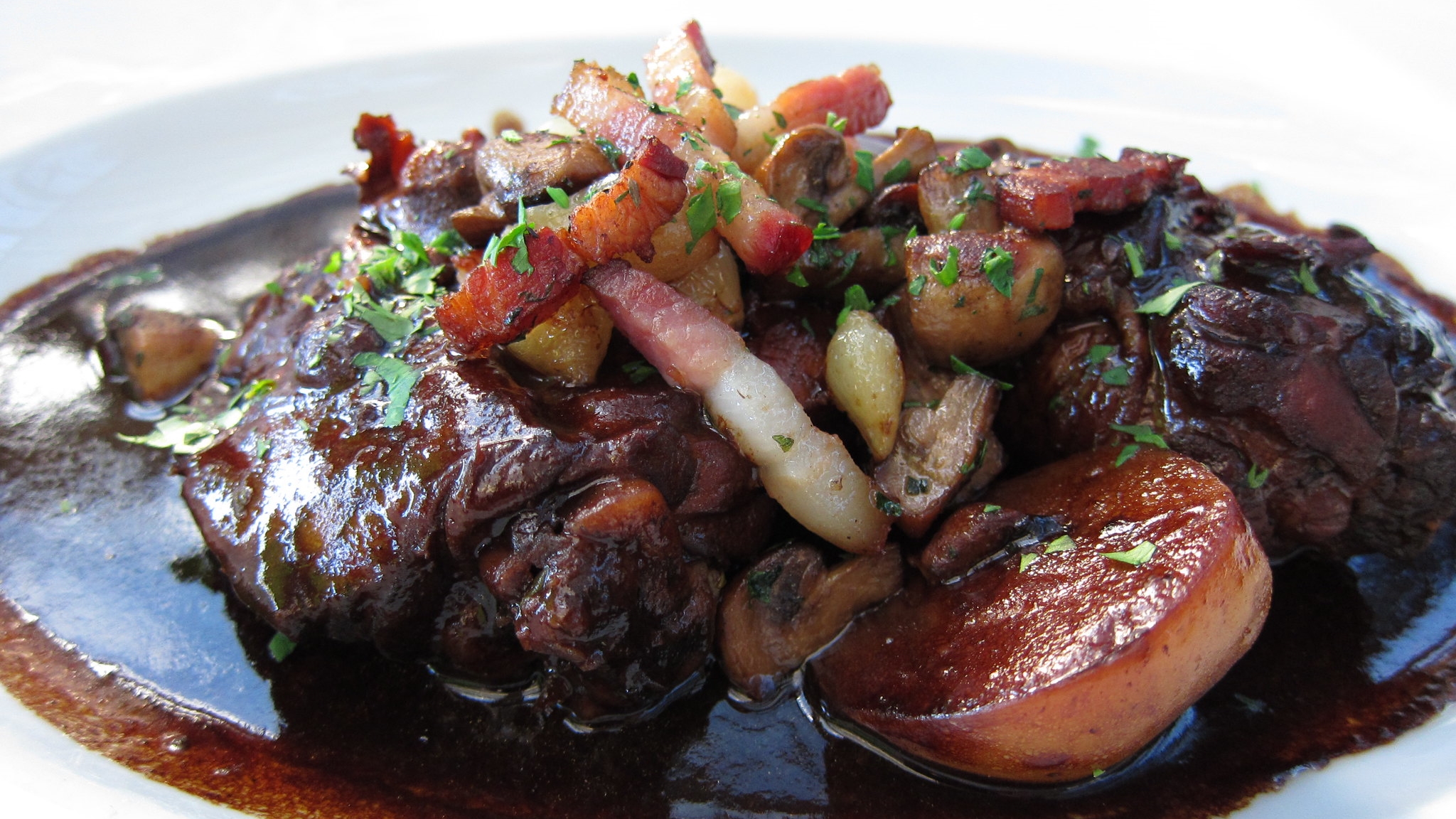 Kogut w winie. Klasyczne danie kuchni francuskiej