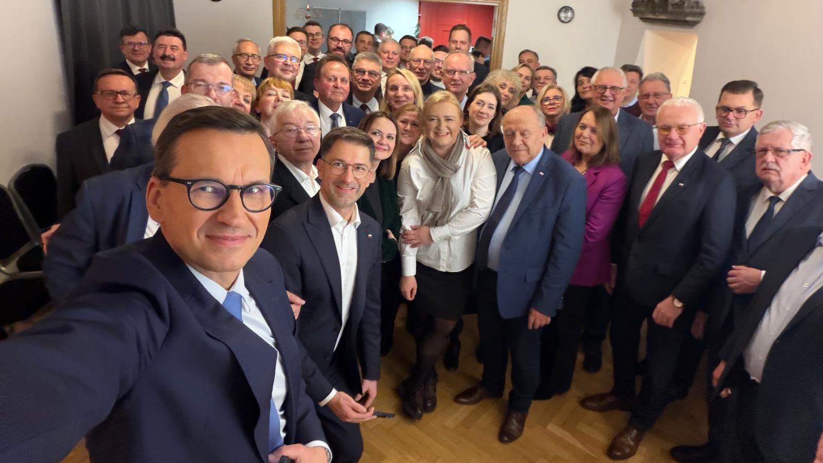 Dwie Wigilie PiS. Zgoda frakcji i usunięcie wpisu przez Kurskiego