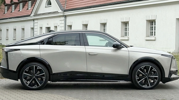 Francuski oryginał. Recenzja DS N°8