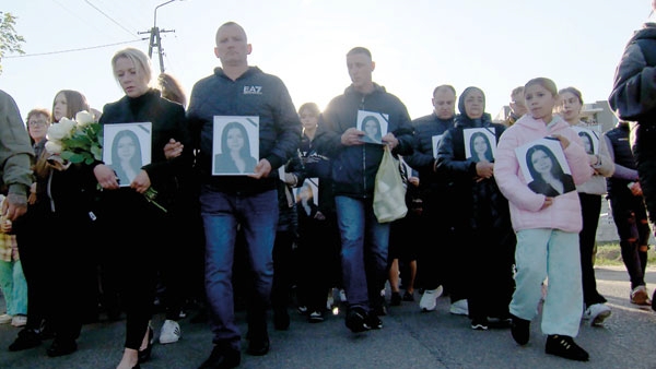 Matka podejrzanego o zabójstwo straci dom za hejt?