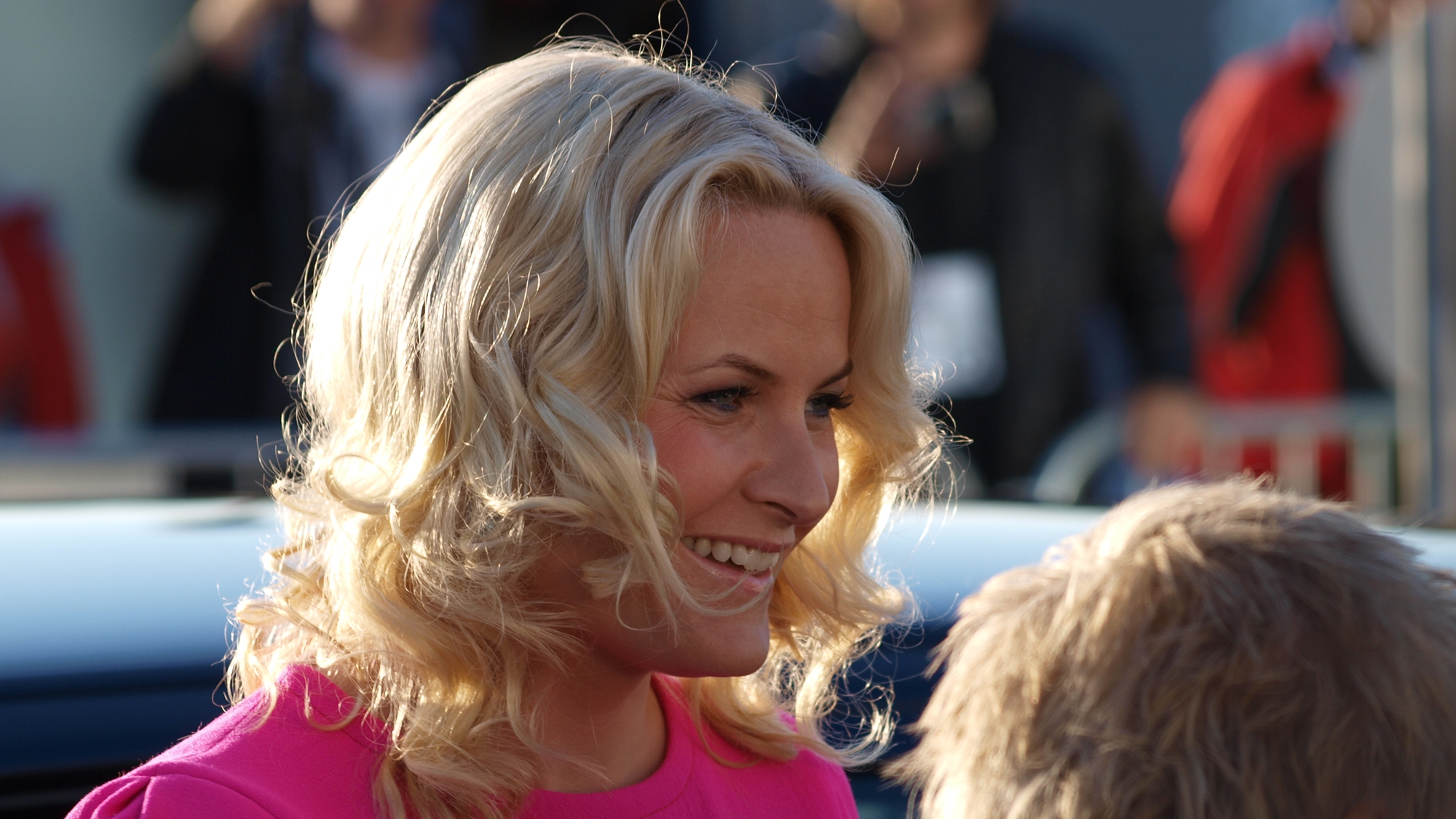 Cios w autorytet. Lawina skandali na królewskim dworze