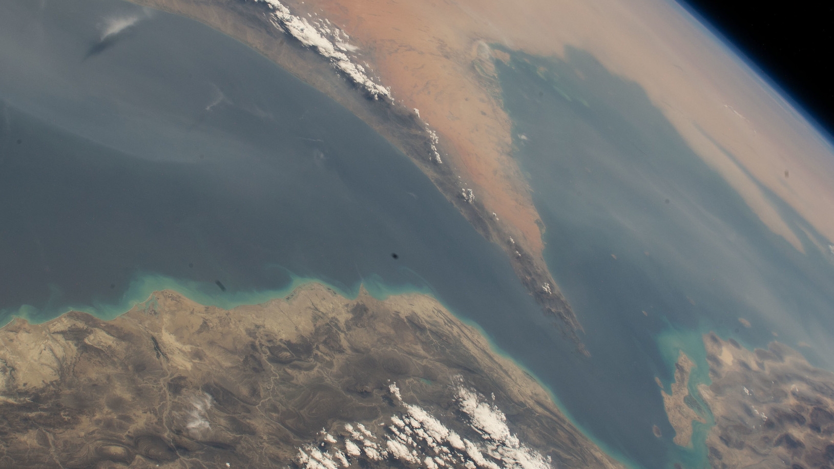 Trump wzywa państwa do ochrony szlaków energetycznych w Cieśninie Ormuz