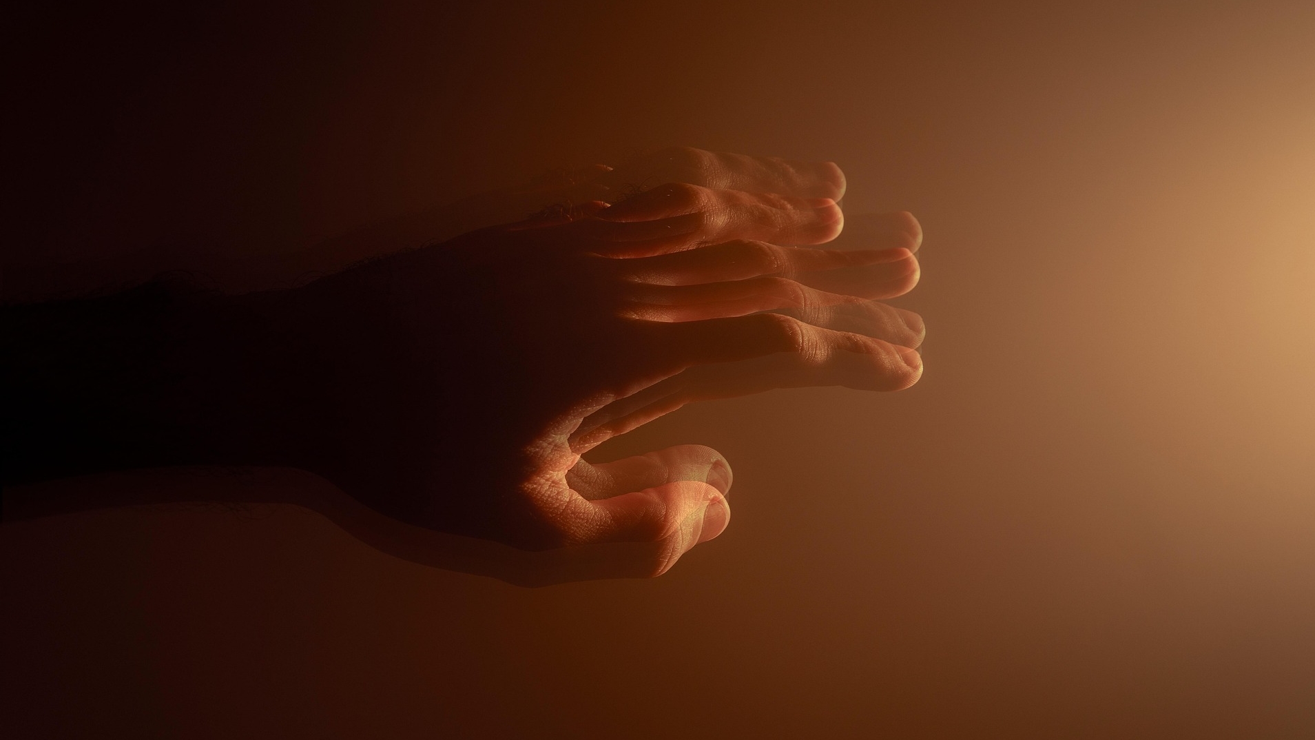 Jak rozpoznać chorobę Parkinsona? najważniejsze objawy i fakty