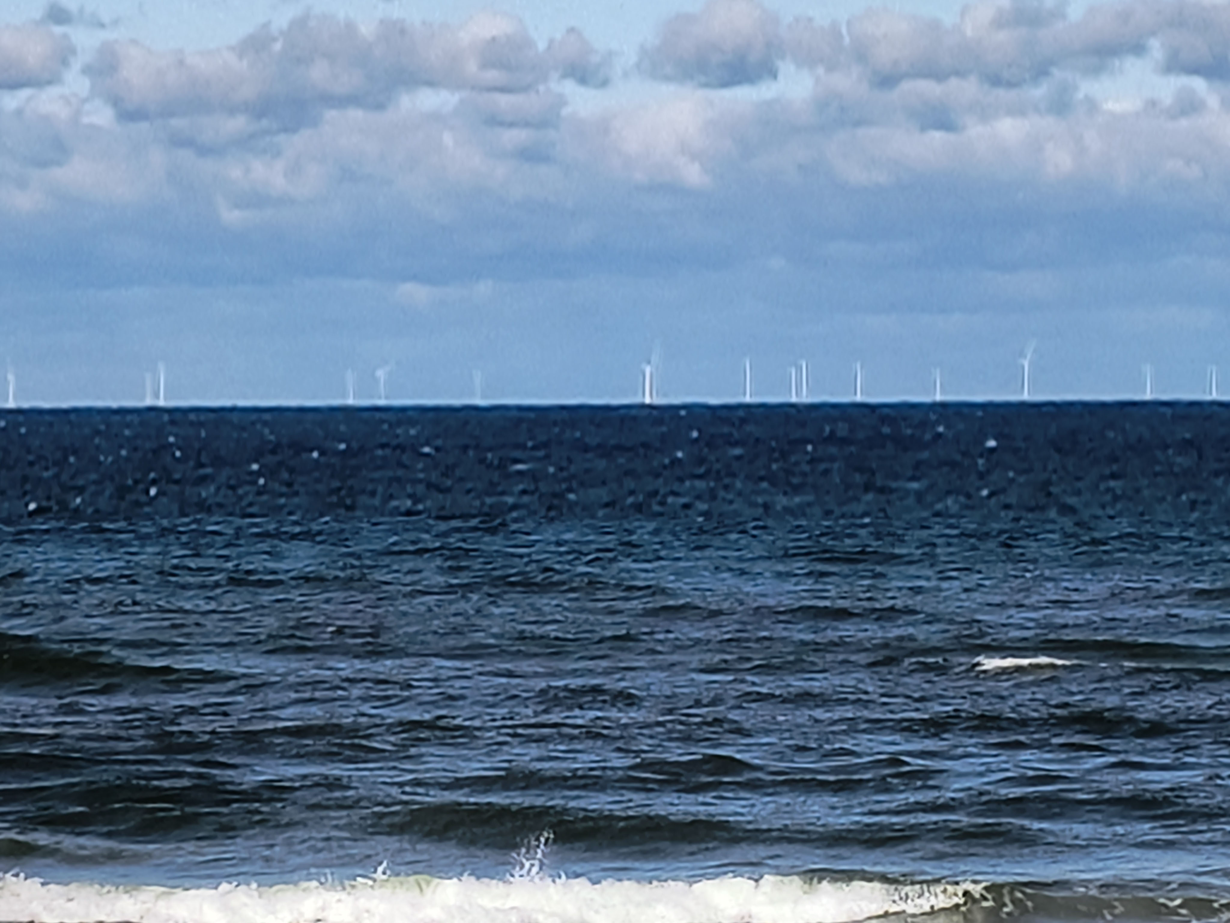 Popłynął prąd z pierwszej polskiej farmy wiatrowej na Bałtyku