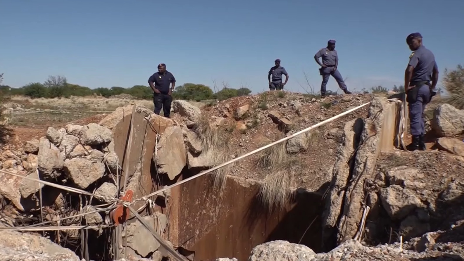 Nielegalni górnicy uwięzieni pod ziemią. Nie dostają wody i żywności