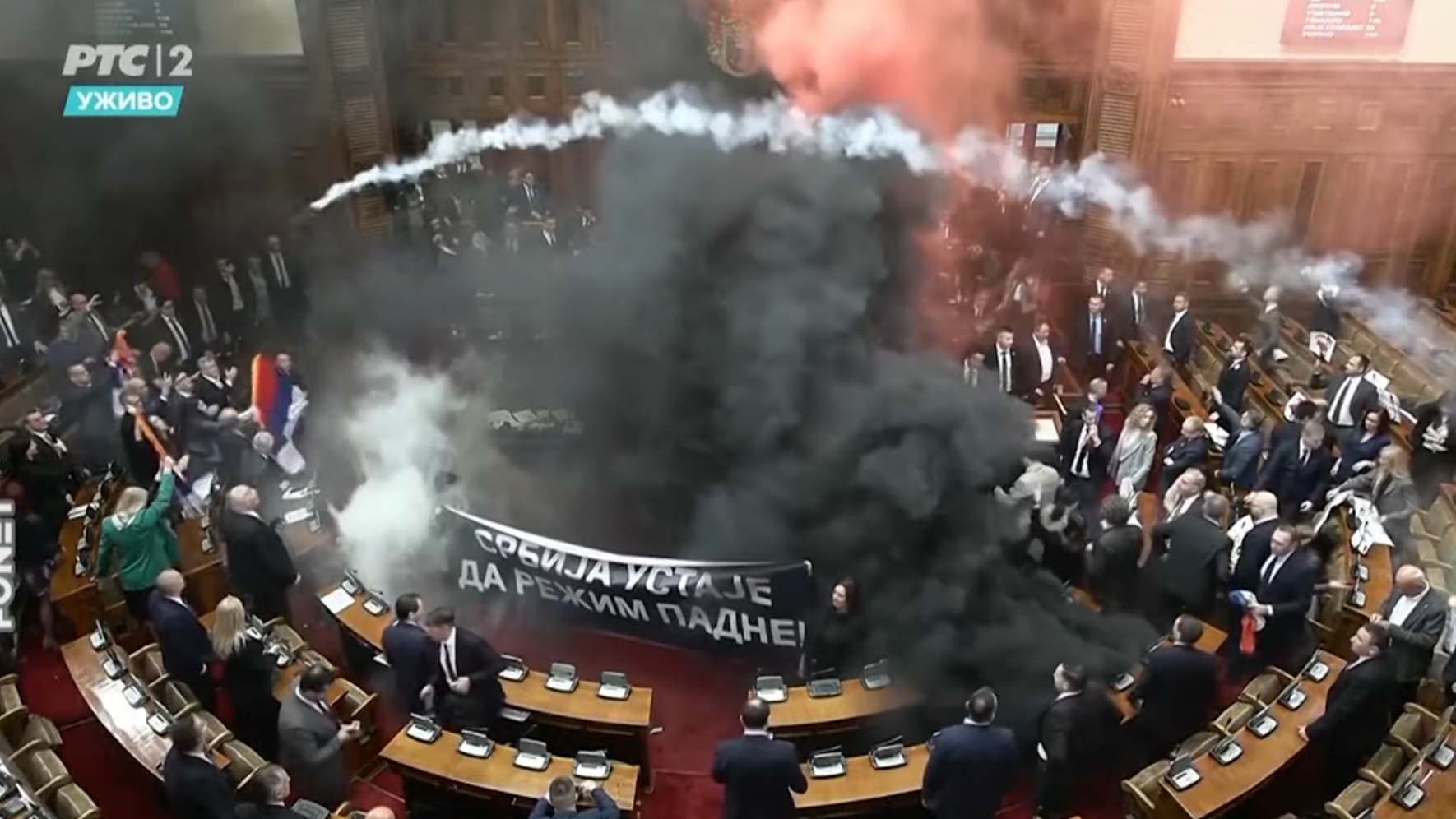 Wielka draka w parlamencie. Dookoła latały granaty hukowe