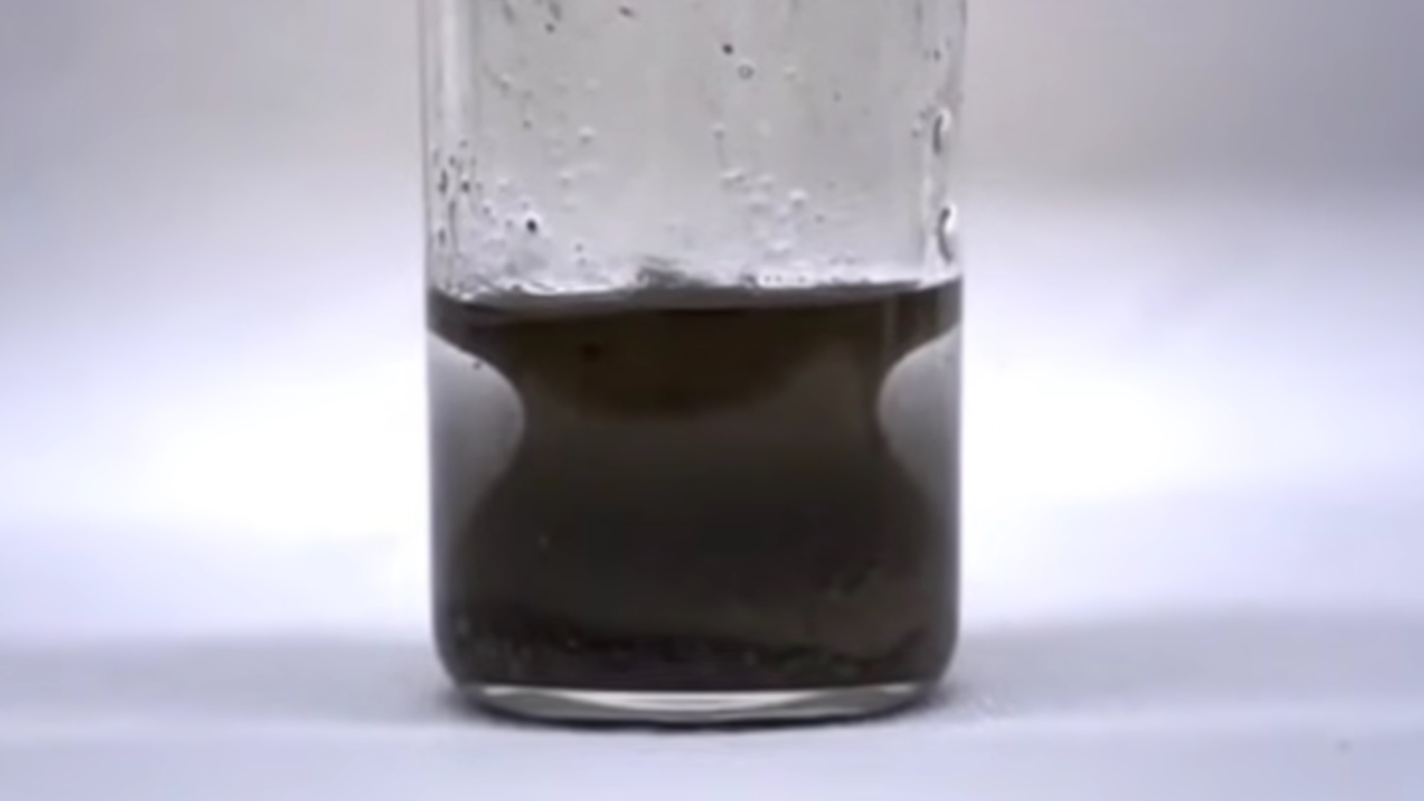 Ciesz, która samoczynnie przybiera nieoczywisty kształt