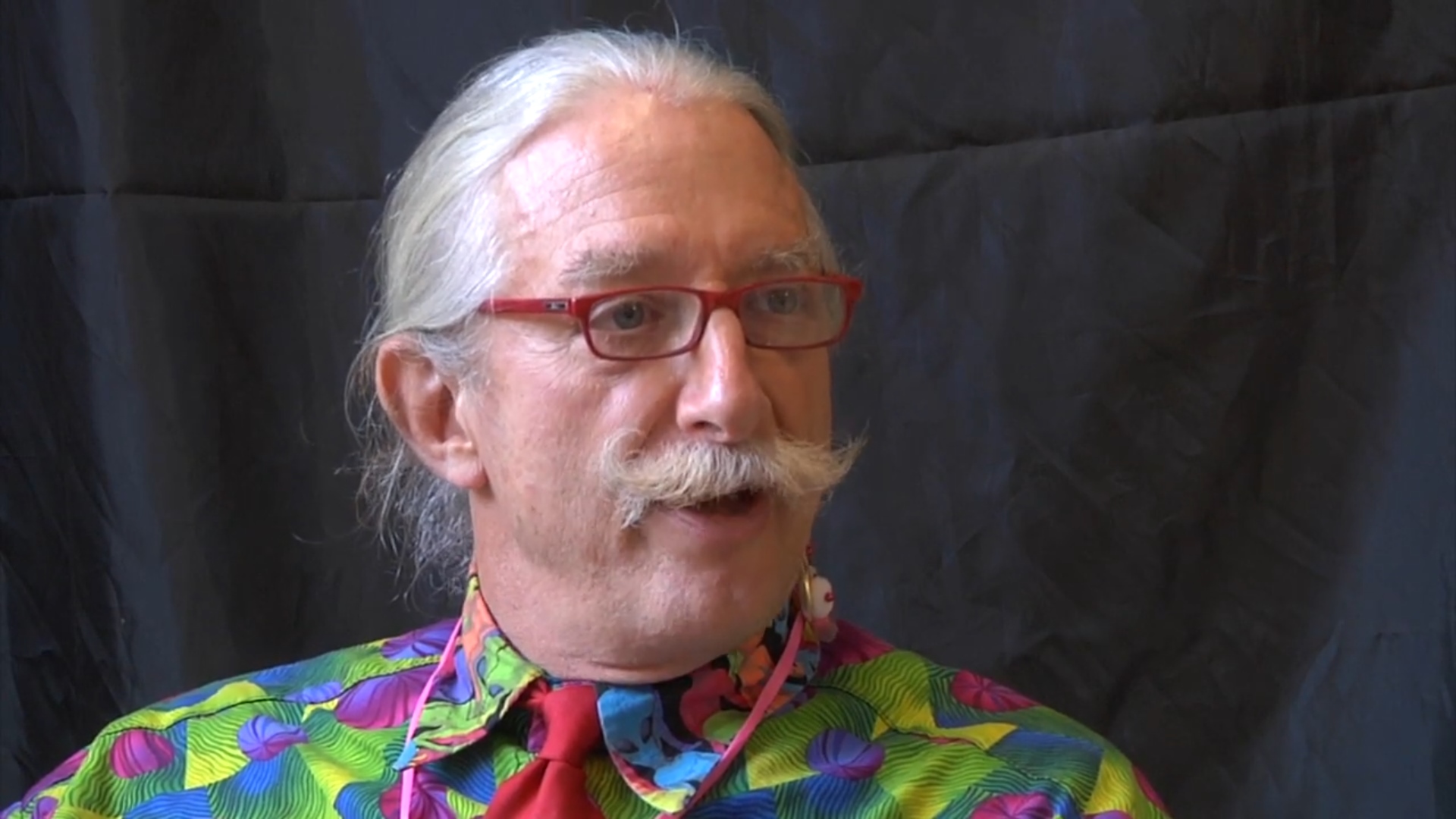 Patch Adams ma 80 lat. Śmiech to jego lek