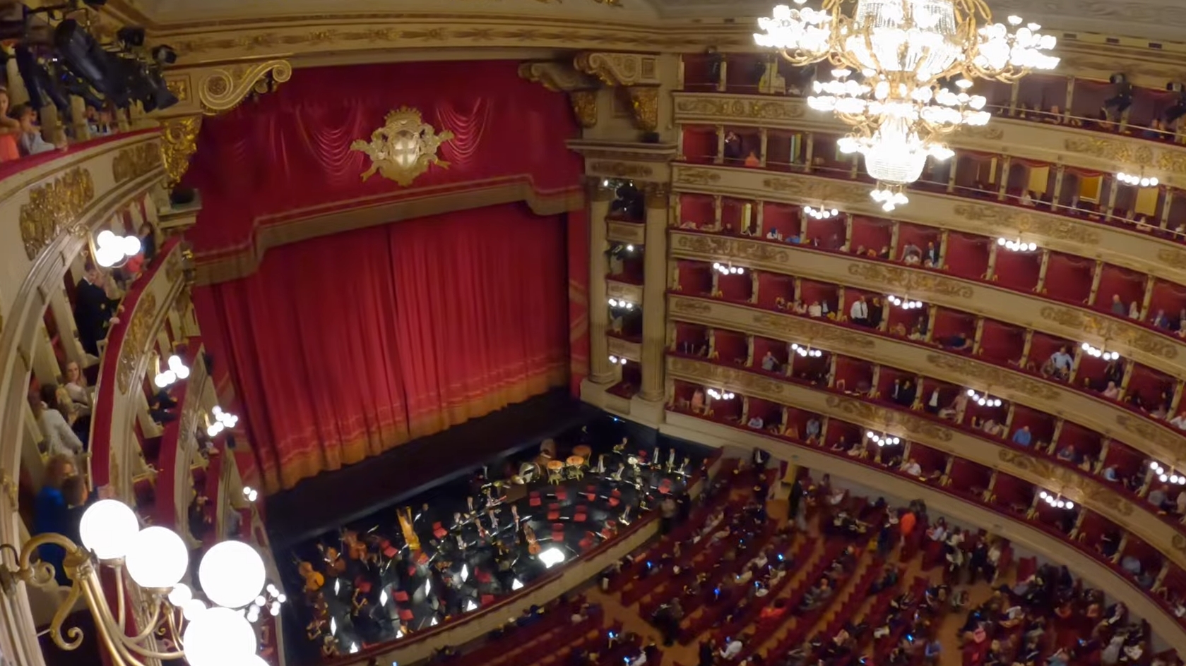 Nowe zasady w mediolańskiej La Scali. Szorty, klapki i cola zakazane