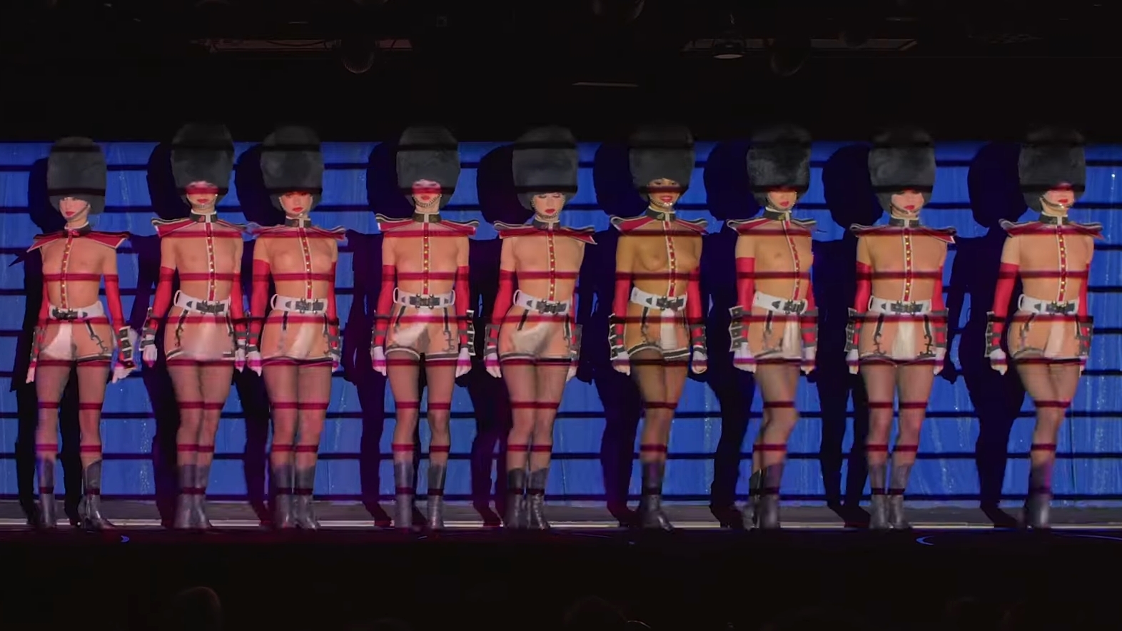 Za kulisami kabaretu Crazy Horse. 500 kandydatek, 10 miejsc