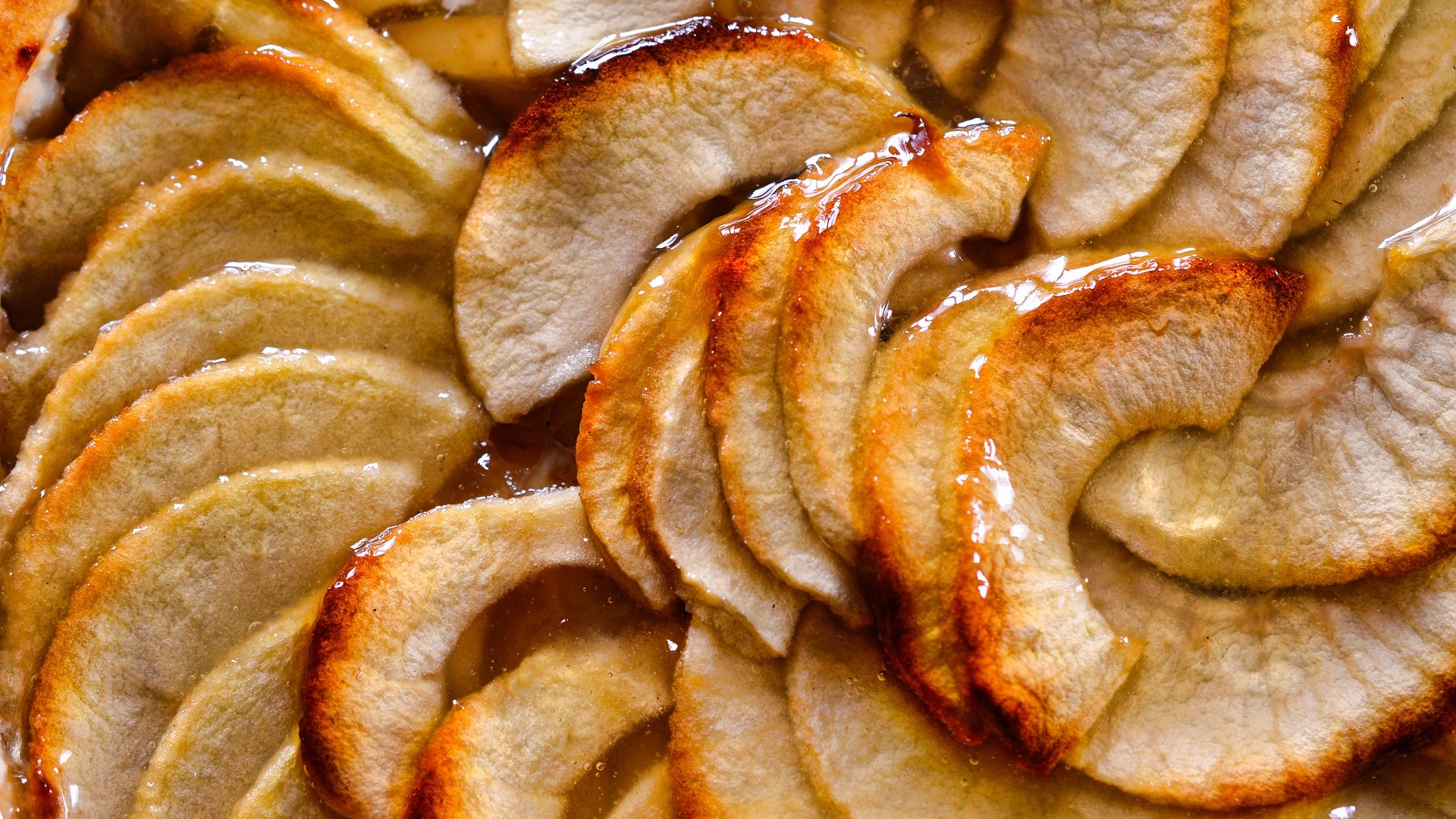 Normandzka tarta z jabłkami i calvadosem. Sekrety kuchni francuskiej