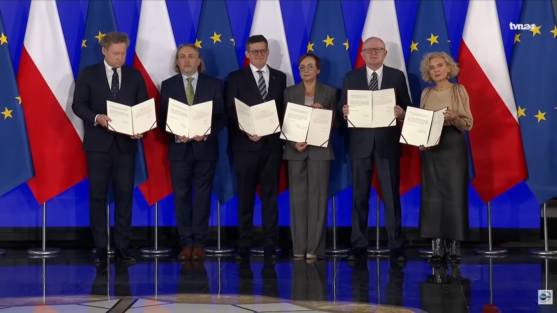 Spór o sędziów TK. Ponad połowa Polaków popiera decyzję o ślubowaniu